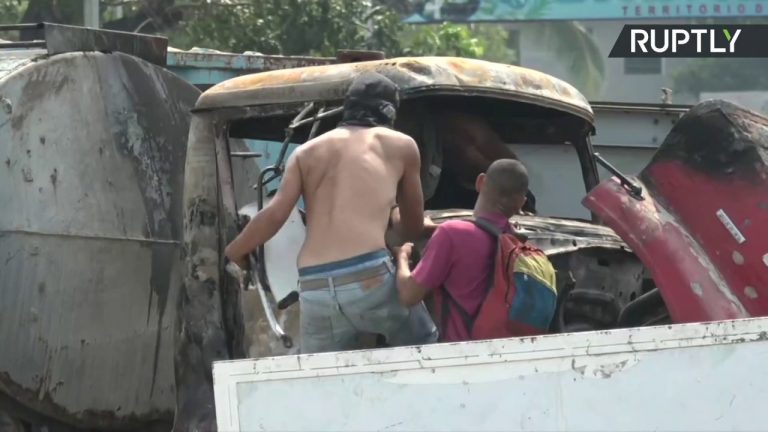 Video: Venezuela-Colombia border ahead of second attempt to pass US aid (Streamed live)