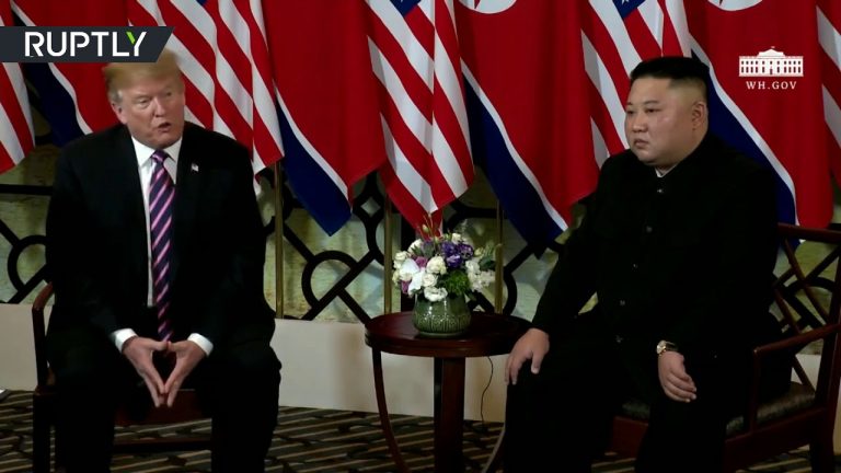 Video: Trump, Kim hold talks in Hanoi