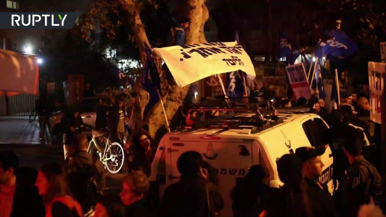 Video: Tensions running high as protesters demand Netanyahu’s resignation in Tel Aviv