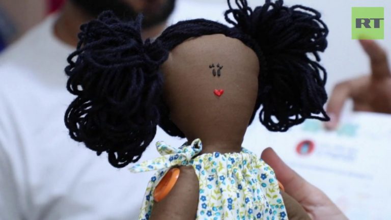 Video: First store to sell black dolls opens in Brazil