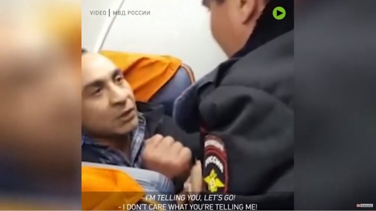 Video: ‘Give me my money back & I’ll get off!’ Drunk guy causes delay on flight