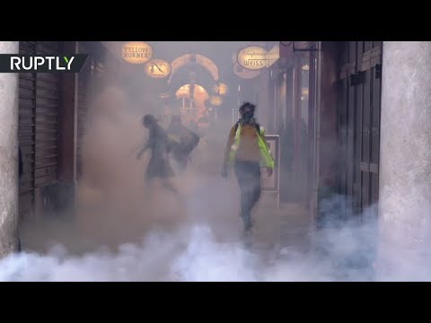 Video: Yellow Vests clash with cops in Lyon, tear gas used