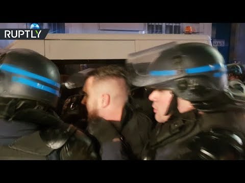 Video: Yellow Vests spokesperson arrested in Paris as protesters chant ‘dictatorship’