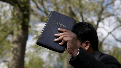 Church of England decries Home Office for denying asylum over ‘violence’ in Christianity — RT UK News